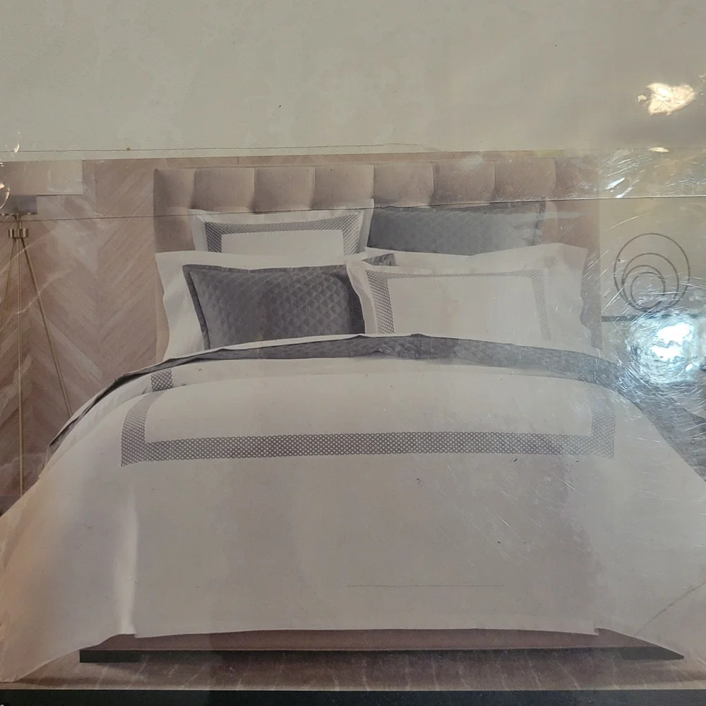 Hudson Park 500TC Sateen Duvet Cover Twin Pima Cotton White Blue Embroidery